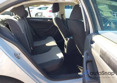 2017 Volkswagen Jetta 1.4T S z USA, uszkodzony, nr VIN 3VW2B7AJ7HM330470